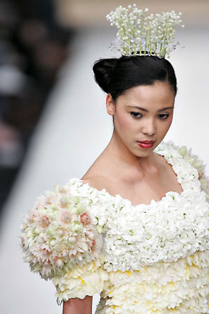  16This wedding gown is part of the Flower Couture by Franz Grabe